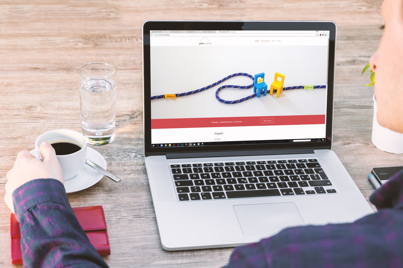 Una página web abierta en la pantalla de un portátil